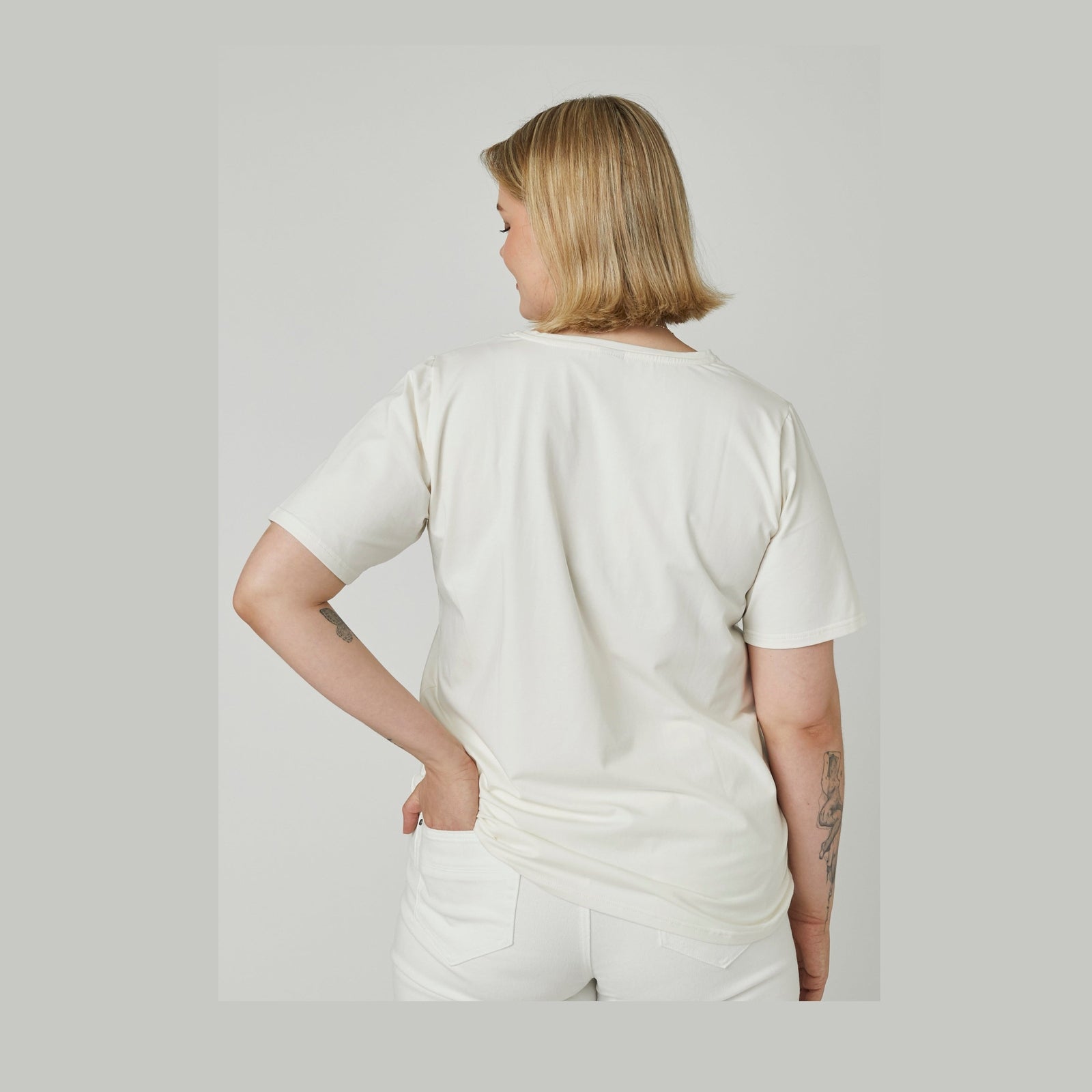 Adia ADGail T-Shirt 1000 OFF WHITE