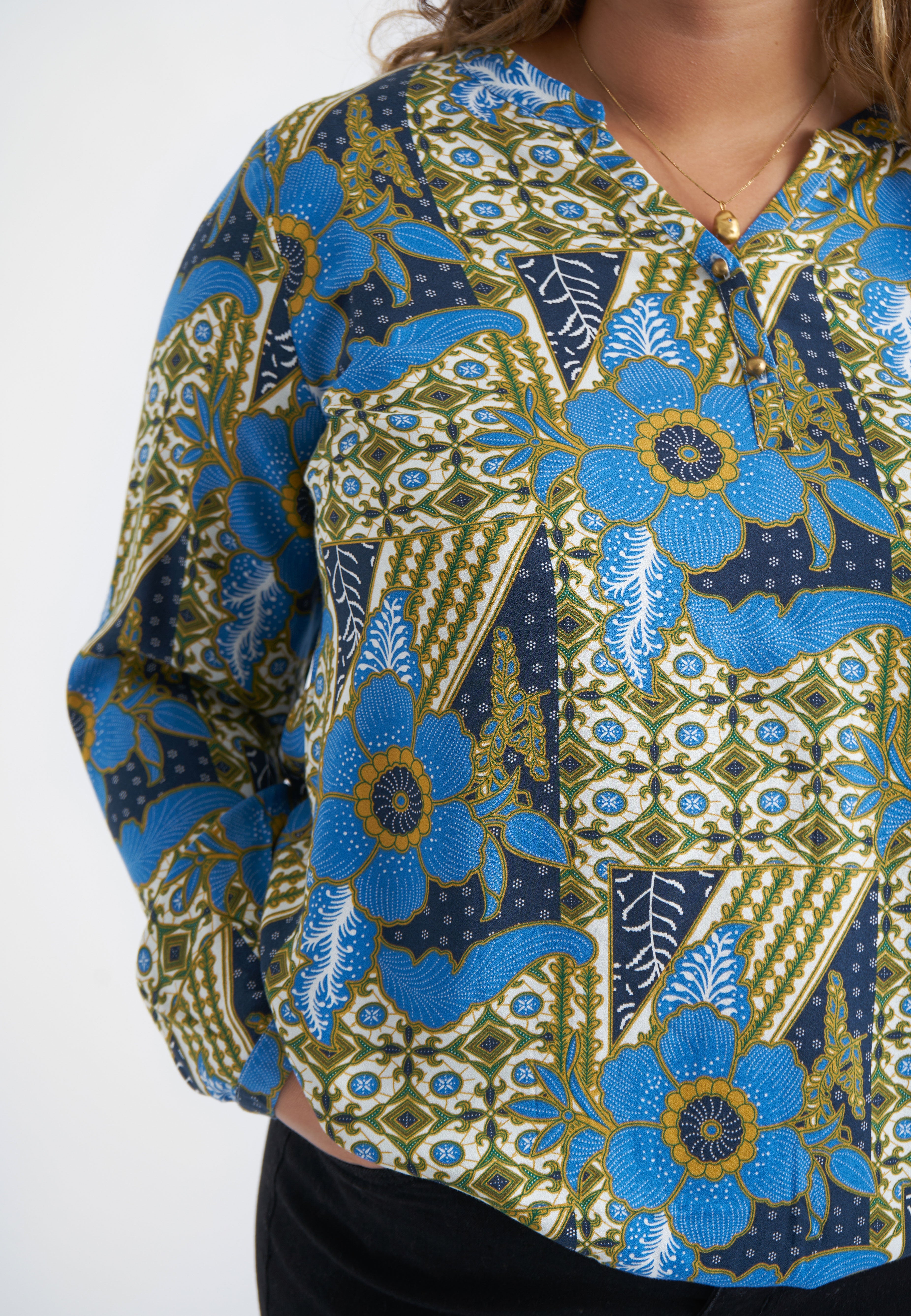 Adia ADMaiya Bluser 4718 Daphne Blue