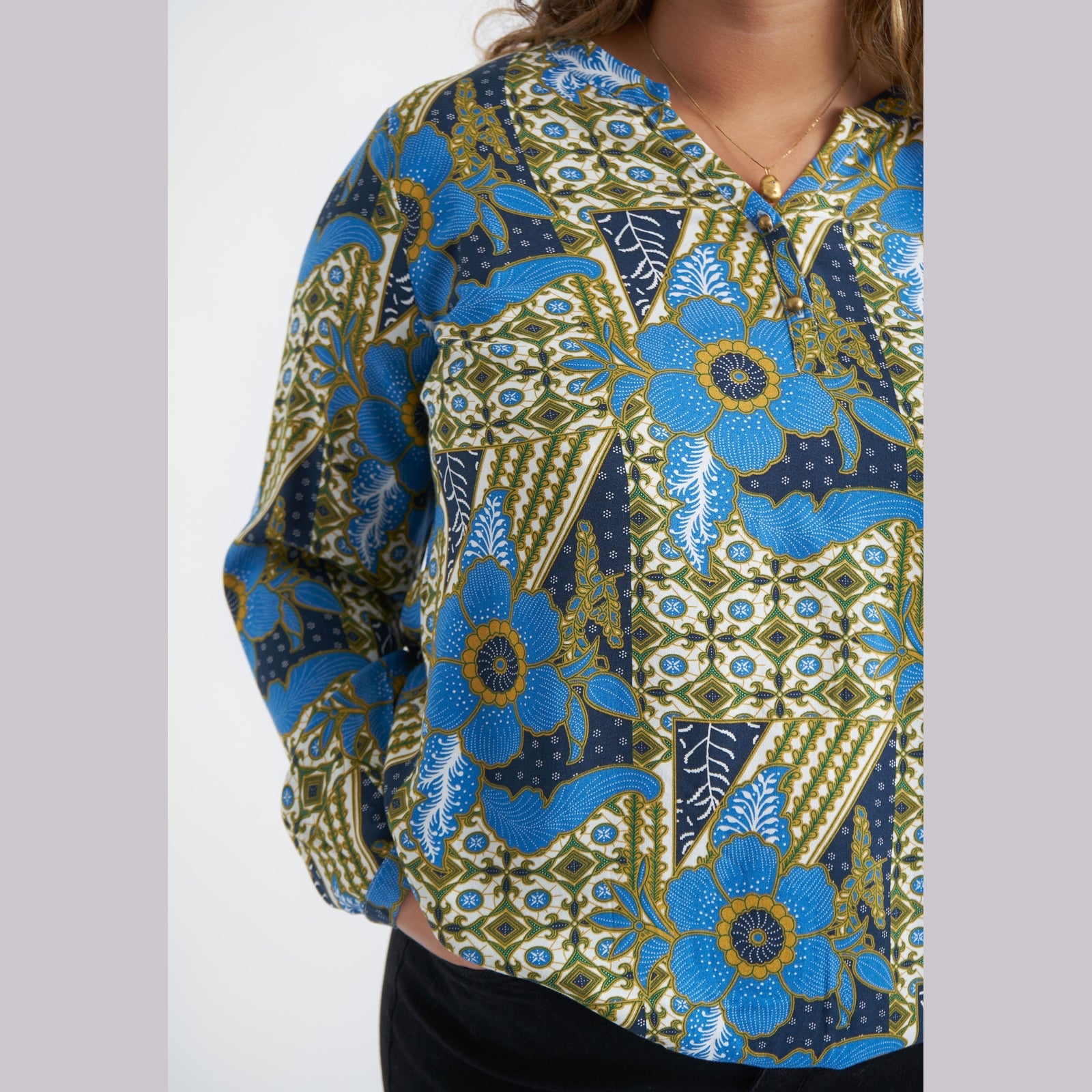 Adia ADMaiya Bluser 4718 Daphne Blue