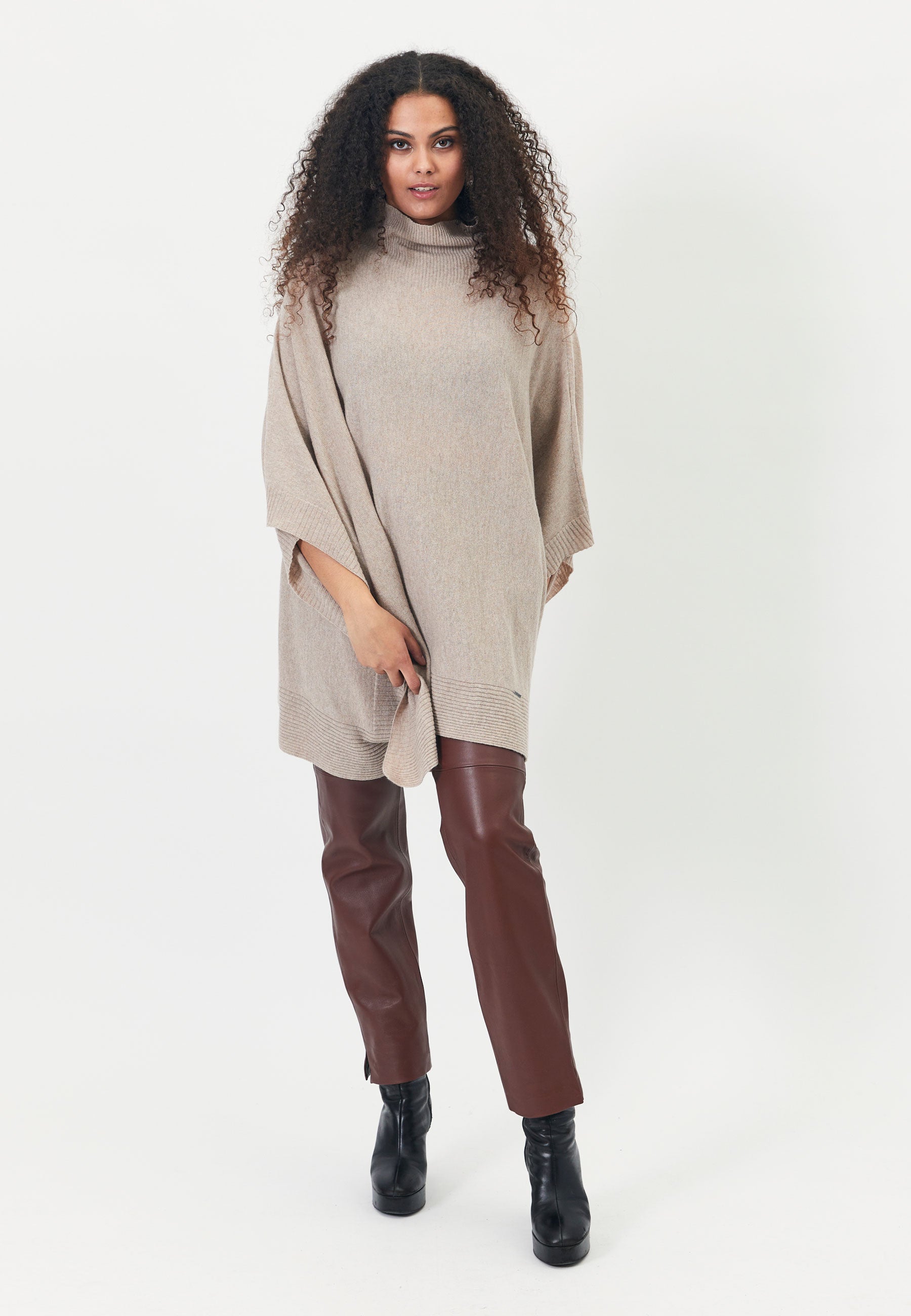 Elton ETSilva Poncho 001 sand
