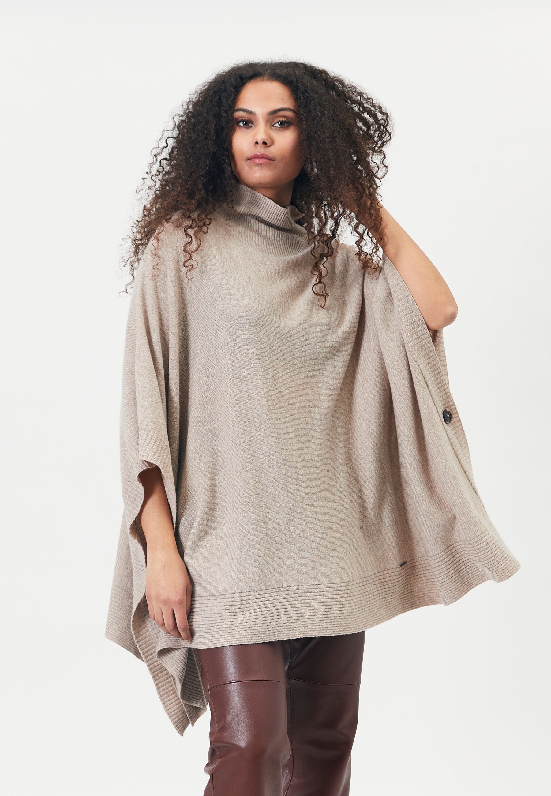 Elton ETSilva Poncho 001 sand