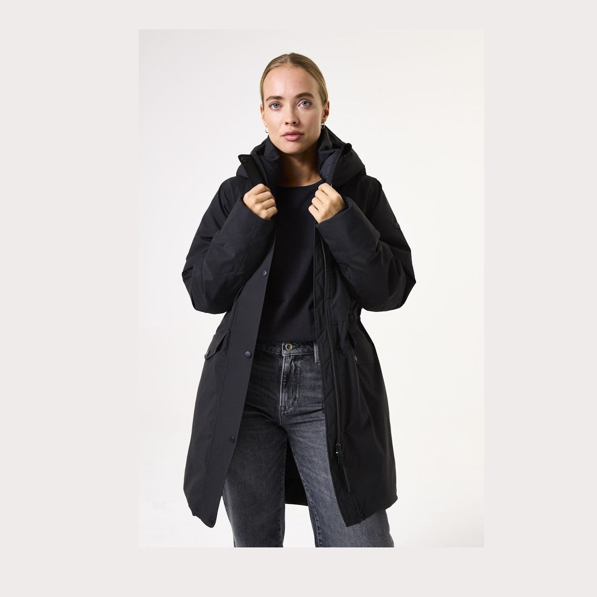 Halvlang sort vinterjakke