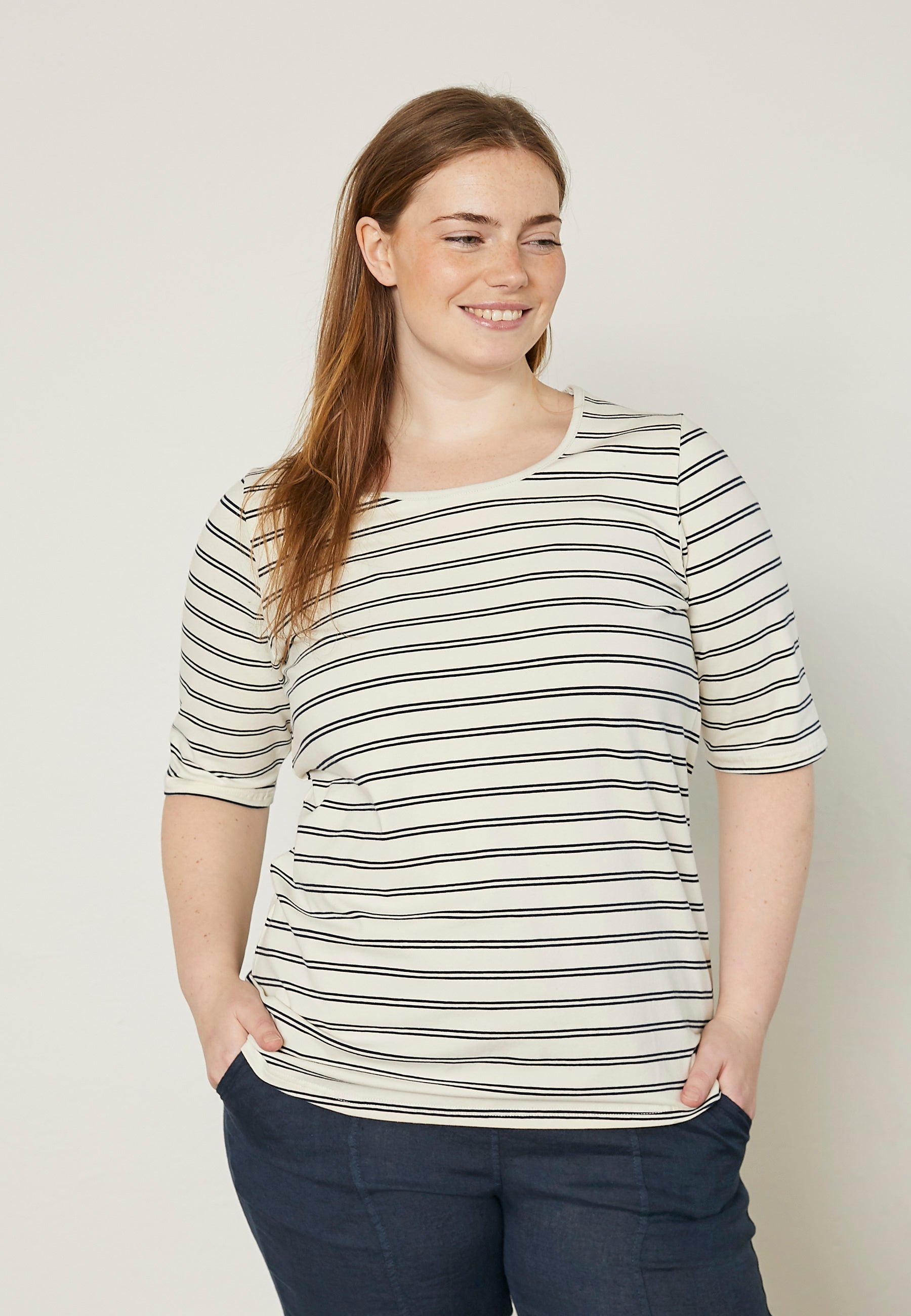Pont Neuf PNTulla T-Shirt 5999 NAVY BLUE