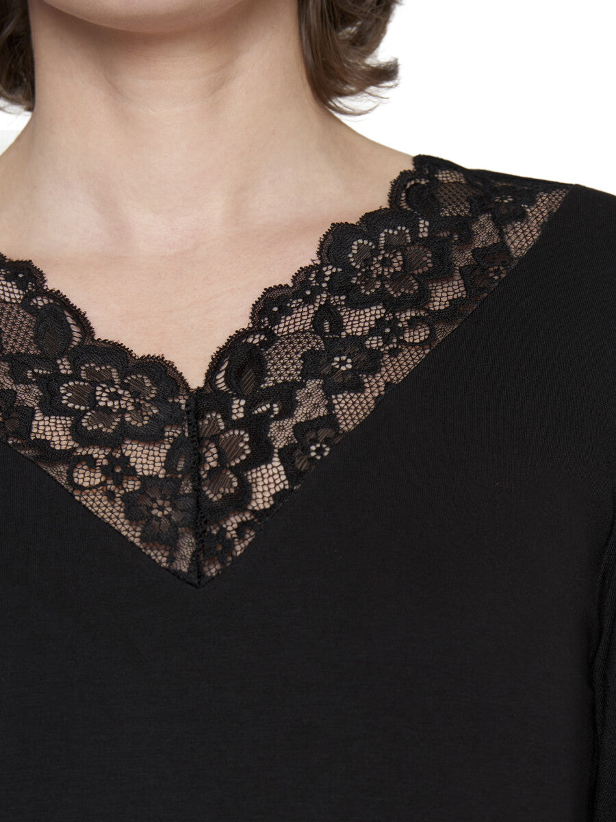 Sort bluse med blonde