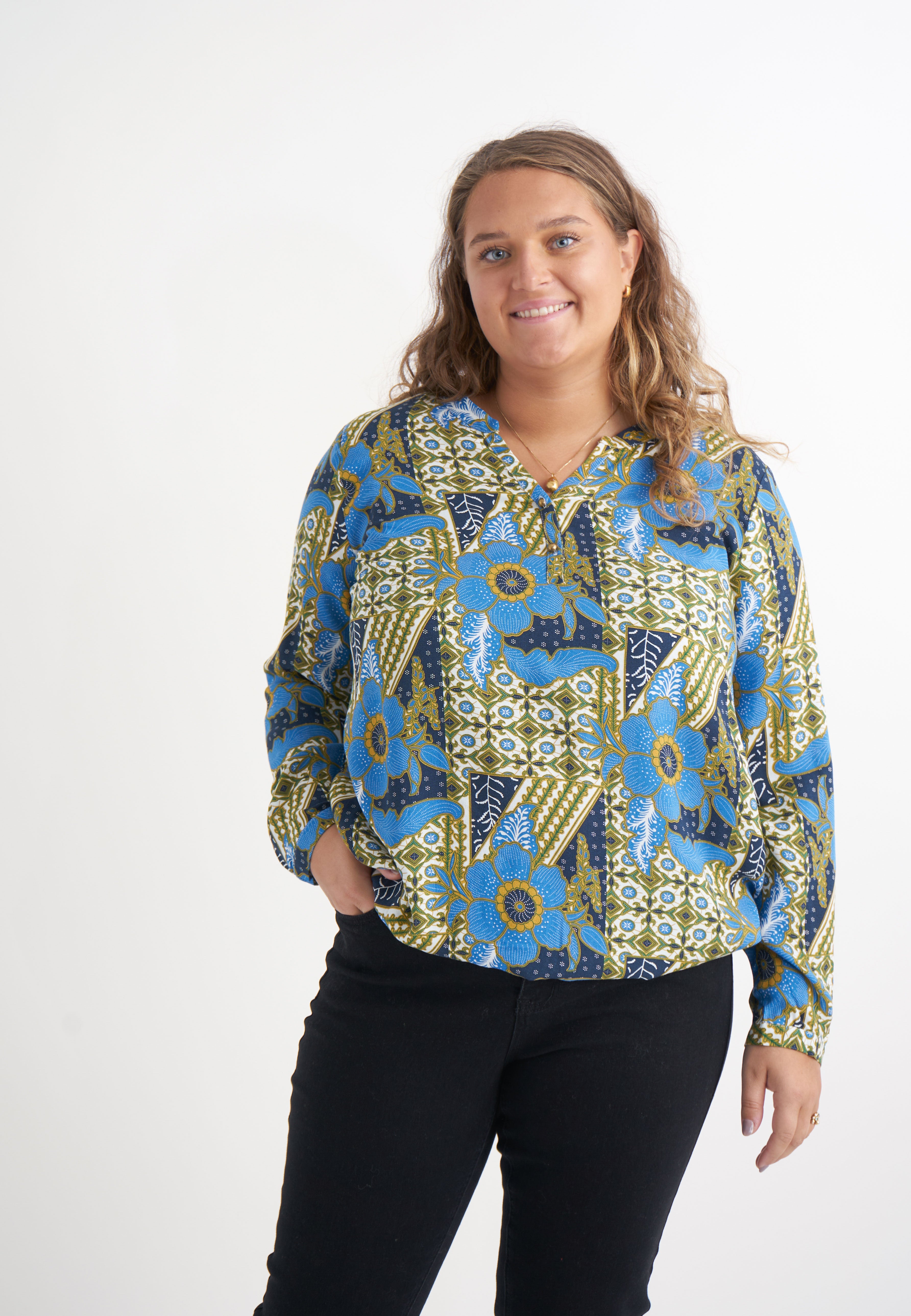 Adia ADMaiya Bluser 4718 Daphne Blue