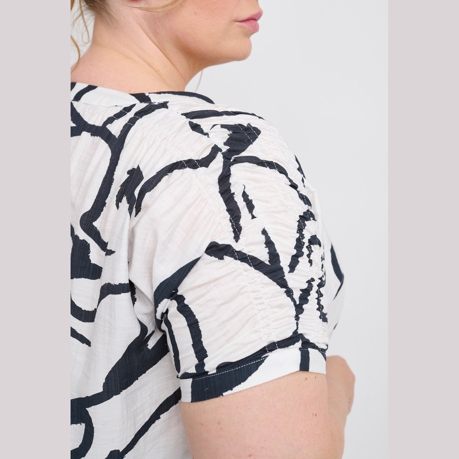 Adia ADTula Bluser 9999 BLACK