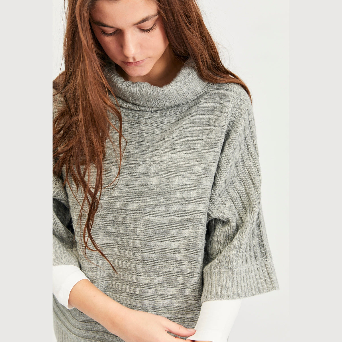 Lind Alba Poncho 35 Grey Melange