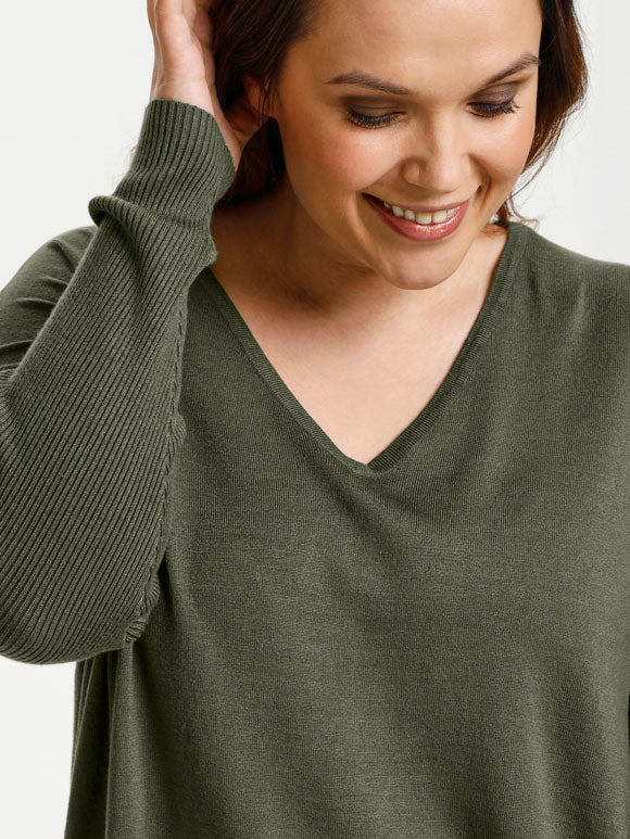 KCmachi Knit Pullover - PLUS SIZE