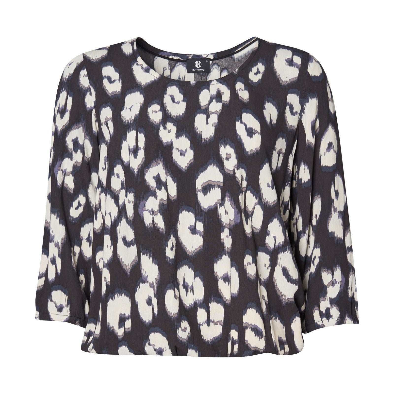 feminin viskose bluse i blå farver fra intown